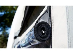 Isabella Caravanvoortent Ambassador Dawn 250 -Kampeeruitrusting 1 3 isabella caravanvoortent ambassador dawn ventilatieraam isaambasdawn